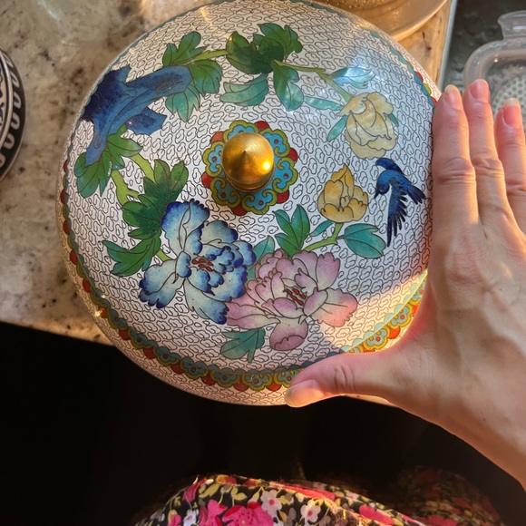 Unique Vintage White Floral Cloisonné large lidded container like new - Picture 2 of 12